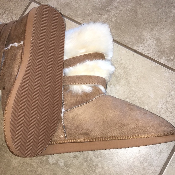 Boots - Picture 4 of 6